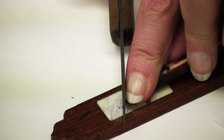 Cutting the reed pen's tip